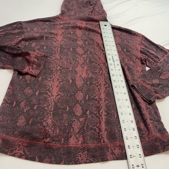 Sundry Red Black Snakeskin Reptile Print Sweatshirt Hoodie Size 1 Small New - Picture 8 of 8